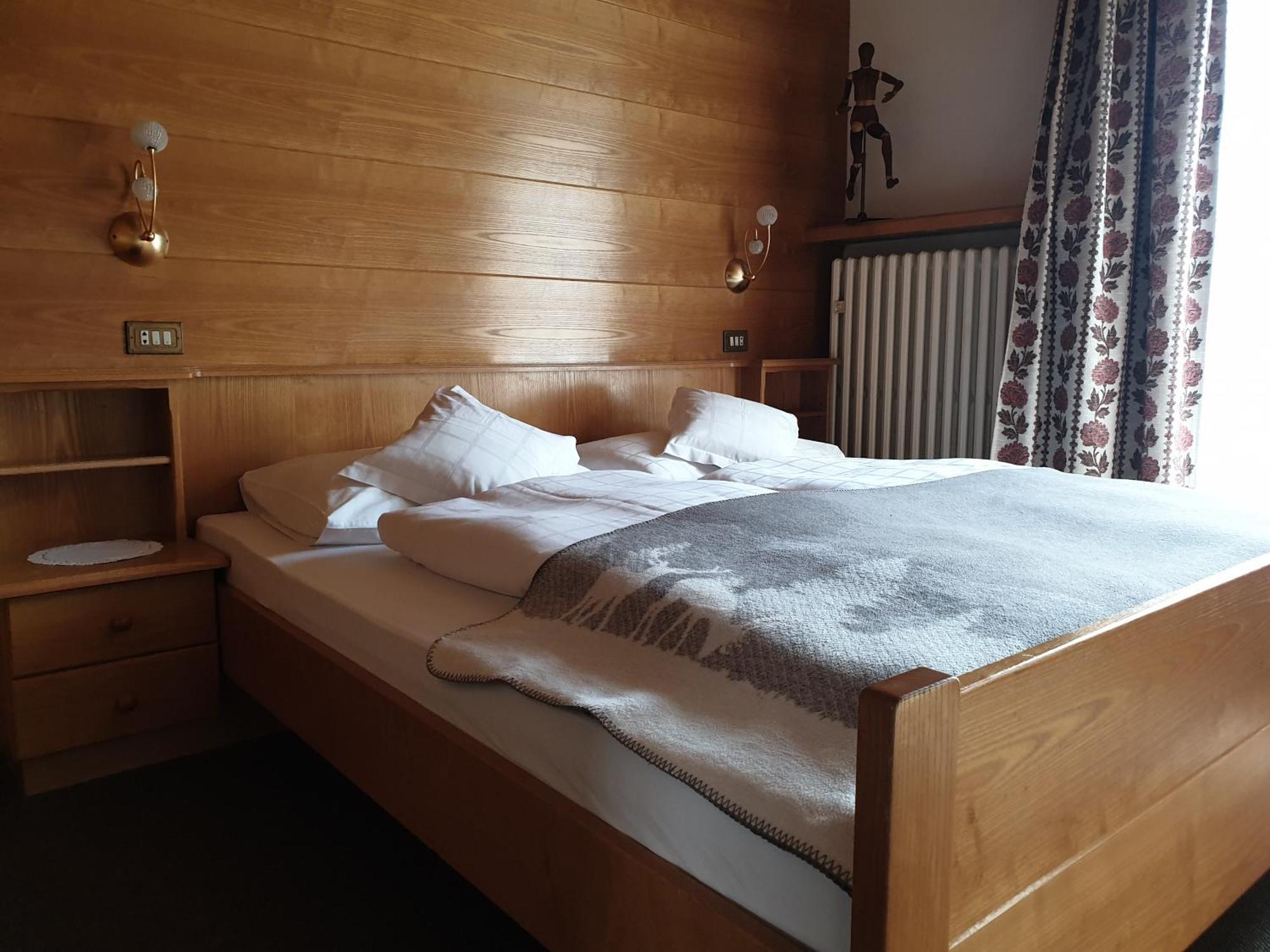 ガルニ レ シャレー Santa Cristina Val Gardena エクステリア 写真