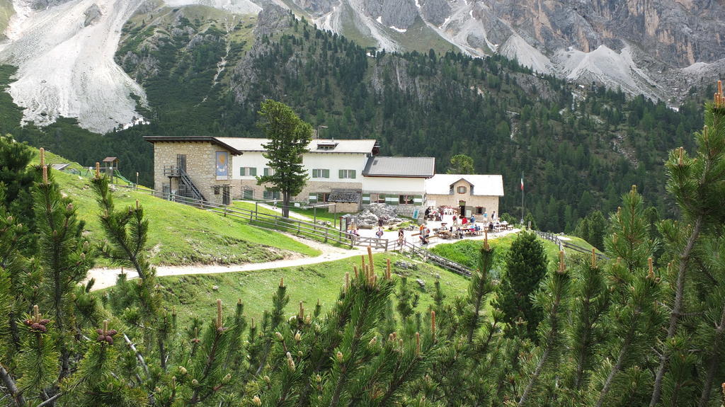 ガルニ レ シャレー Santa Cristina Val Gardena エクステリア 写真