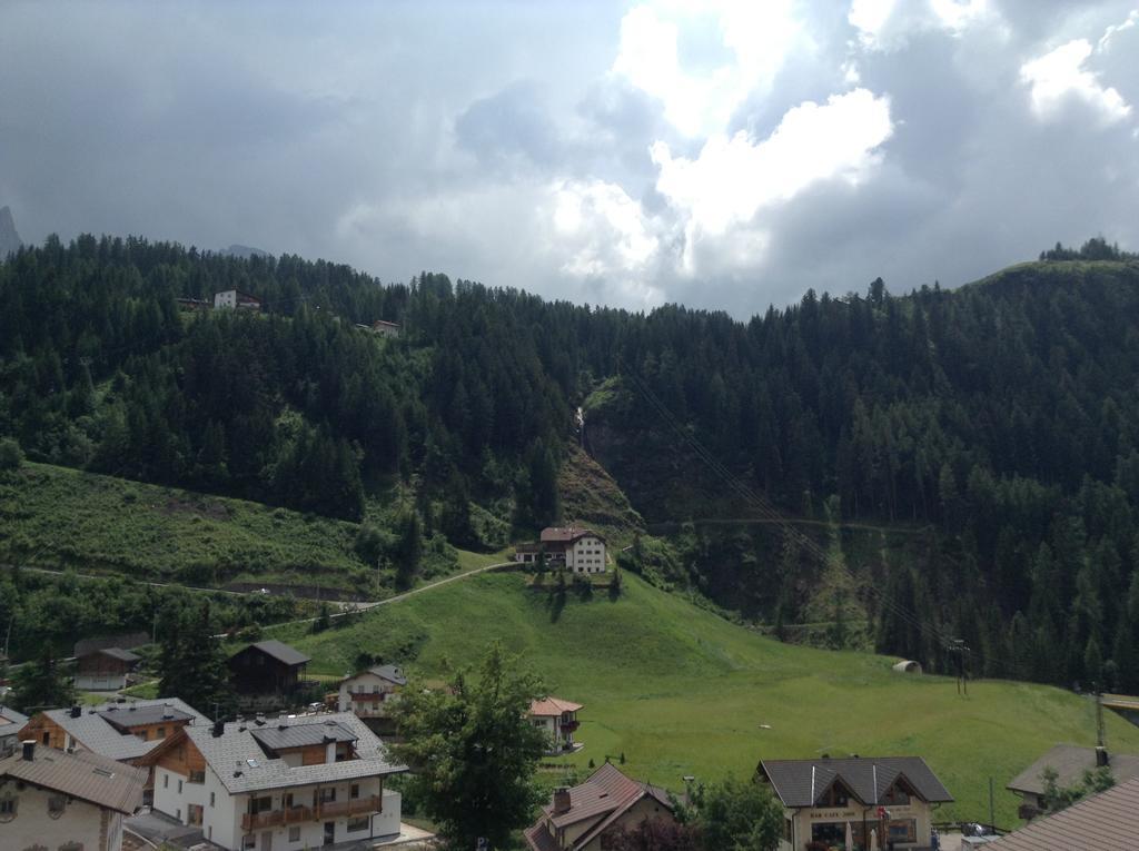 ガルニ レ シャレー Santa Cristina Val Gardena エクステリア 写真