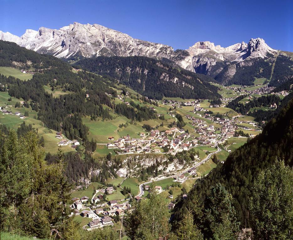 ガルニ レ シャレー Santa Cristina Val Gardena エクステリア 写真