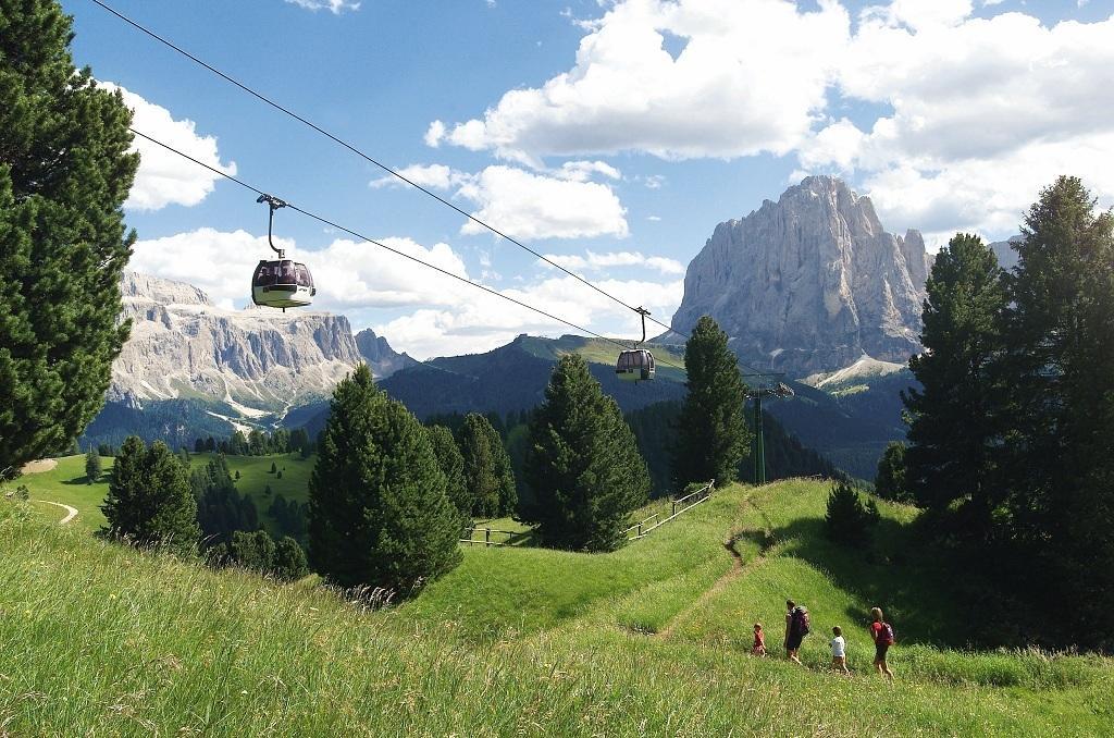 ガルニ レ シャレー Santa Cristina Val Gardena エクステリア 写真