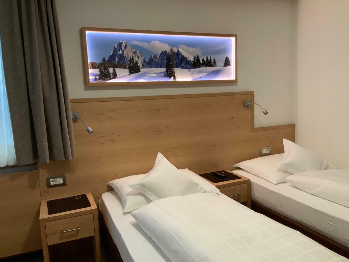 ガルニ レ シャレー Santa Cristina Val Gardena エクステリア 写真